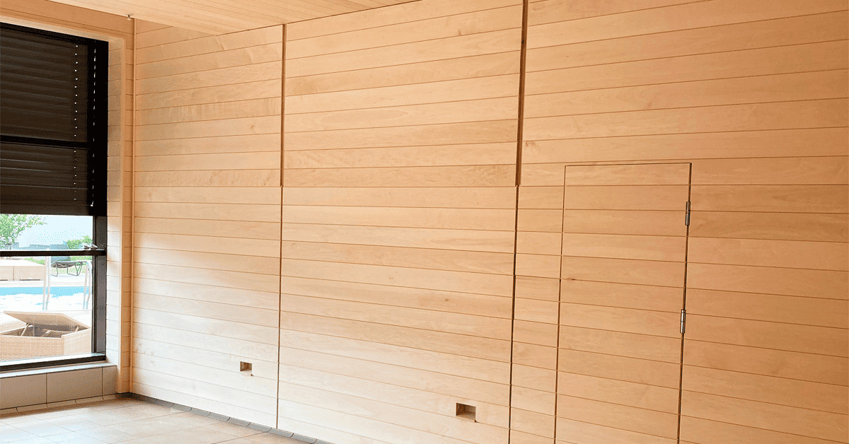 Vægge i stor sauna. De rå vægge står klar i den store sauna hos Water og Wellness i Randers. Klar til at montere siddepladser og varmekilder.