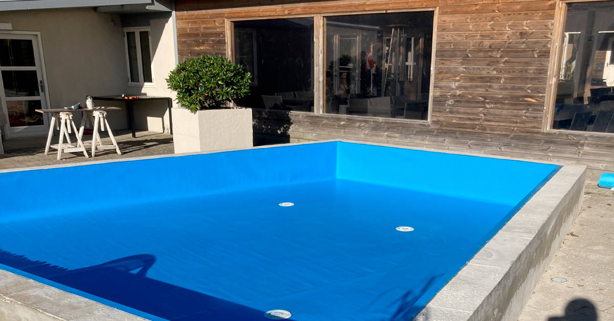 Der er lagt ny folie i campingpladsens pool med hældning. Børnebassinet har fået en opgradering og er klar til kommende badegæster.