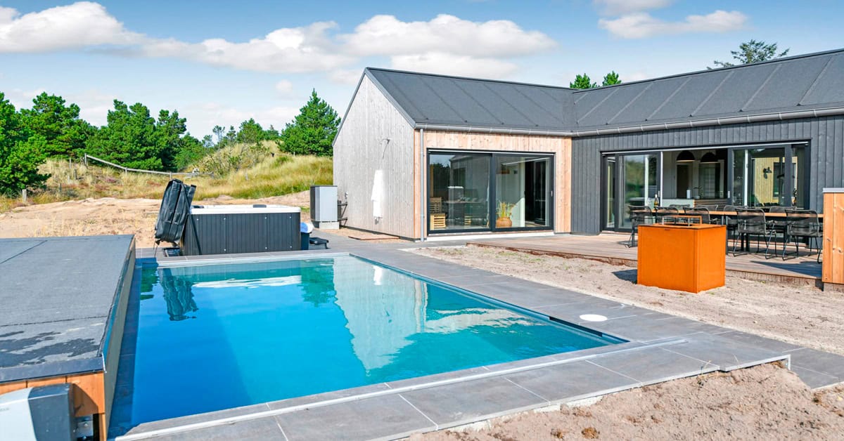 Nybyg med sauna og swimmingpool i Blåvand. Billede udlånt af Feriepartner Blåvand.